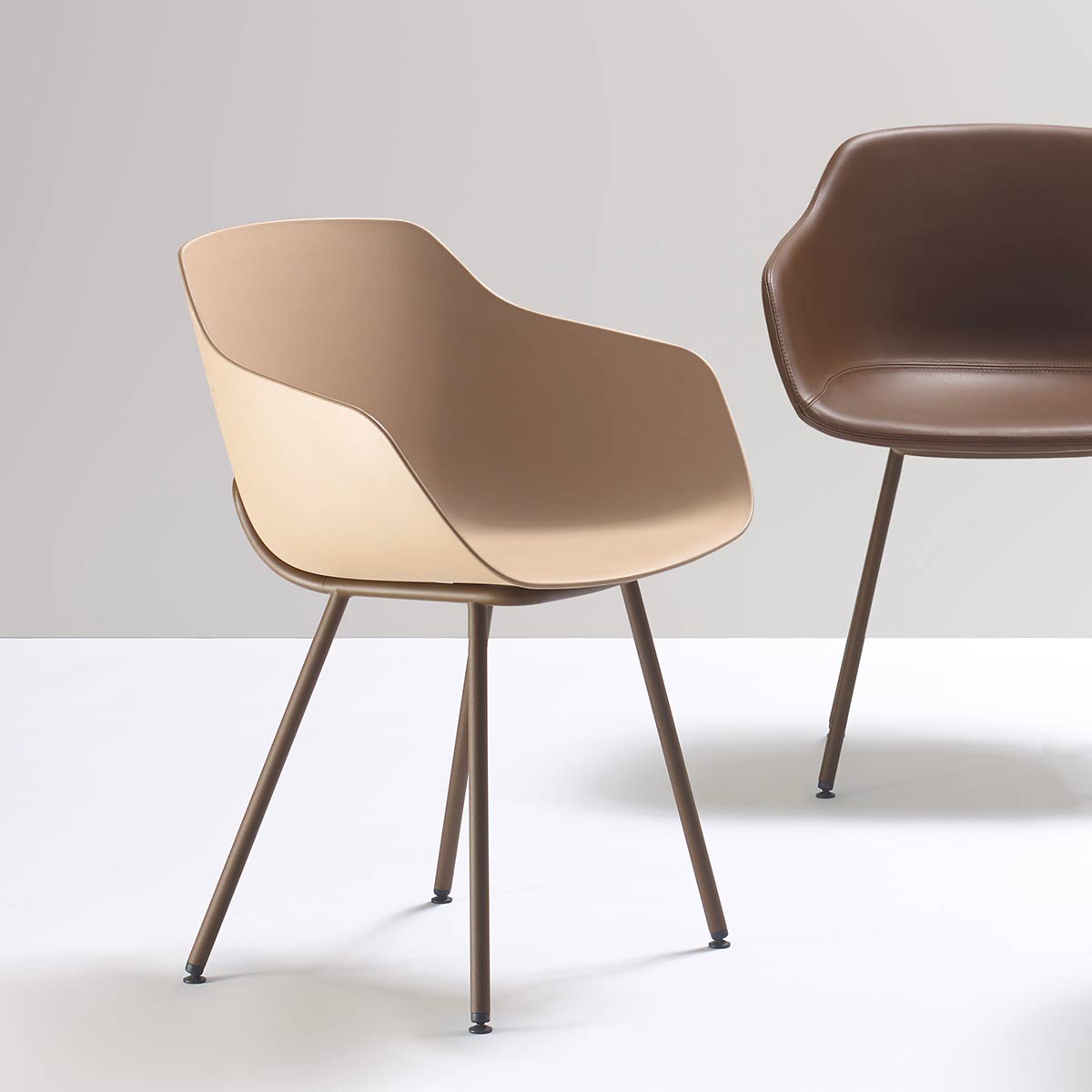 Kuskoa Bi Chair Bioplastic with pad I ALKI – Alki Fr